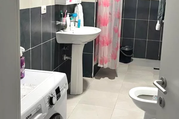 Shtepi me qera Apartament ne Tirane, 1+1, Mobilimi E mobiluar, Pagesa 60,000  Leke.
