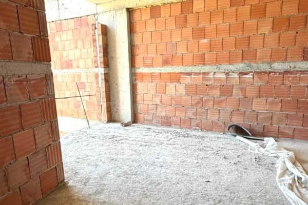 Shtepi ne shitje Apartament ne Tirane, 1+1, Mobilimi Bosh, pa mobiluar, Pagesa 103,000  Euro.