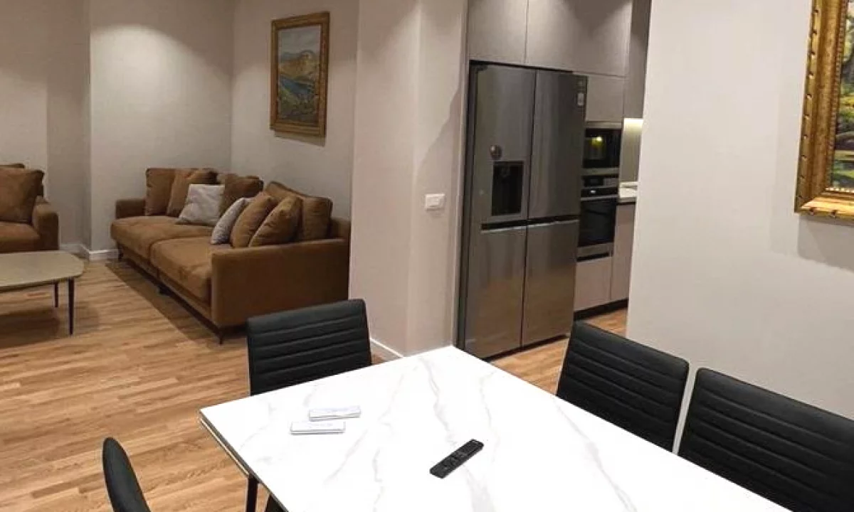 Shtepi me qera Apartament ne Tirane, 3+1, Mobilimi E mobiluar, Pagesa 250,000  Leke.