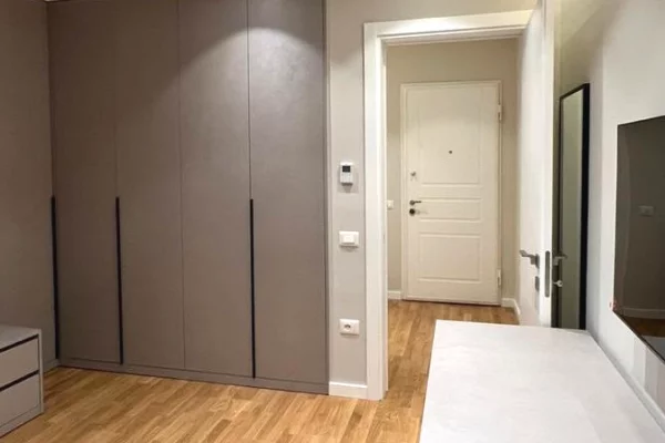 Shtepi me qera Apartament ne Tirane, 3+1, Mobilimi E mobiluar, Pagesa 250,000  Leke.
