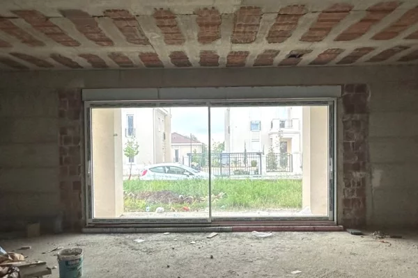 Shtepi ne shitje Vila Luksoze ne Tirane, 4+1, Mobilimi Bosh, pa mobiluar, Pagesa 1,100,000  Euro.