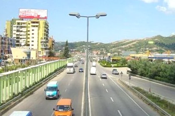 Ambient biznesi ne shitje 4+1 ne Tirane - 5,000,000 Euro