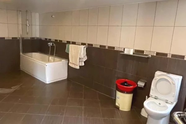 Shtepi ne shitje Vila Luksoze ne Tirane, 6+1, Mobilimi Pjeserisht e mobiluar, Pagesa 850,000  Euro.
