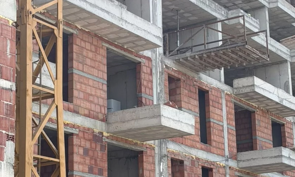 Shtepi ne shitje Apartament ne Tirane, 1+1, Mobilimi Bosh, pa mobiluar, Pagesa 5,200,000  Leke.