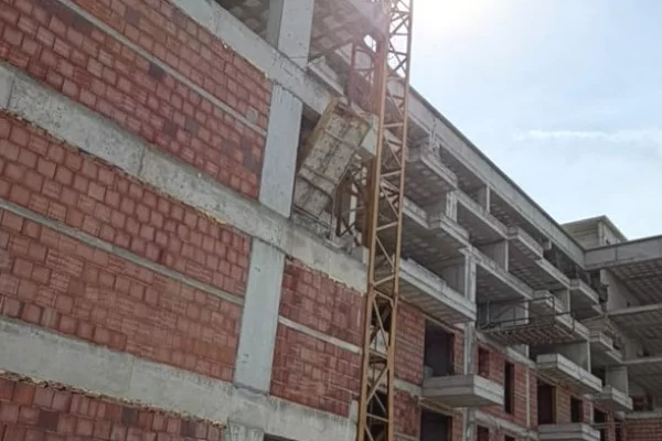 Shtepi ne shitje Apartament ne Tirane, 1+1, Mobilimi Bosh, pa mobiluar, Pagesa 4,583,200  Leke.