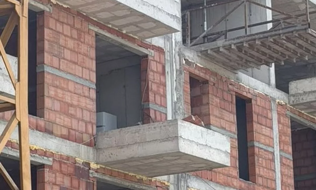 Shtepi ne shitje Apartament ne Tirane, 1+1, Mobilimi Bosh, pa mobiluar, Pagesa 4,583,200  Leke.