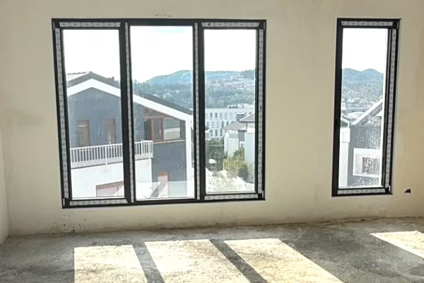 Shtepi ne shitje Duplex(shtepi me 2 kate) ne Tirane, 3+1, Mobilimi Bosh, pa mobiluar, Pagesa 430,000  Euro.
