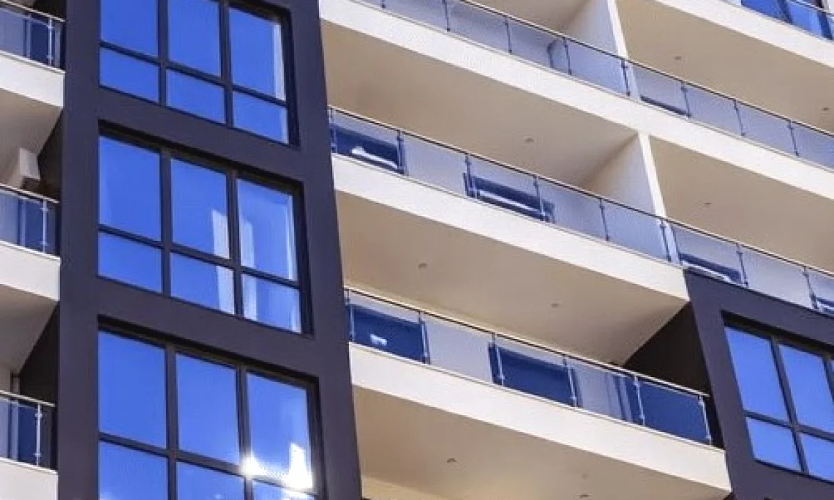 Shtepi ne shitje Apartament ne Tirane, Garsoniere, Mobilimi Bosh, pa mobiluar, Pagesa 10,000,000  Leke.