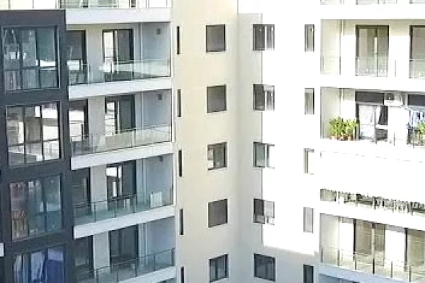 Shtepi ne shitje Apartament ne Tirane, Garsoniere, Mobilimi Bosh, pa mobiluar, Pagesa 10,000,000  Leke.