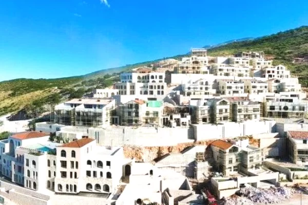 Shtepi ne shitje Apartament ne Vlore, Garsoniere, Mobilimi Bosh, pa mobiluar, Pagesa 156,800  Euro.