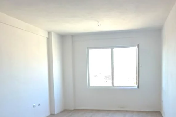 Shtepi ne shitje Apartament ne Tirane, 2+1, Mobilimi Bosh, pa mobiluar, Pagesa 135,000  Euro.