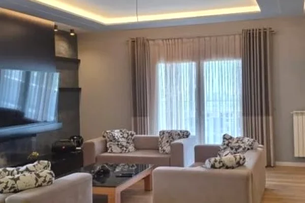 Shtepi ne shitje Apartament ne Tirane, 4+1, Mobilimi E mobiluar, Pagesa 870,000  Euro.