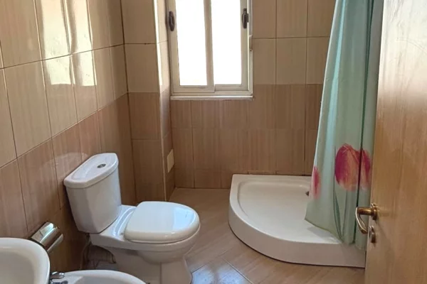 Shtepi ne shitje Apartament ne Tirane, 2+1, Mobilimi Bosh, pa mobiluar, Pagesa 12,900,000  Leke.