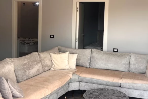 Shtepi me qera Apartament ne Tirane, 2+1, Mobilimi E mobiluar, Pagesa 650  Euro.