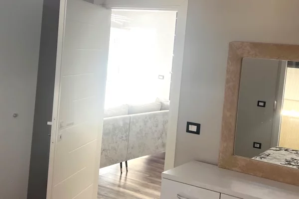 Shtepi me qera Apartament ne Tirane, 2+1, Mobilimi E mobiluar, Pagesa 650  Euro.