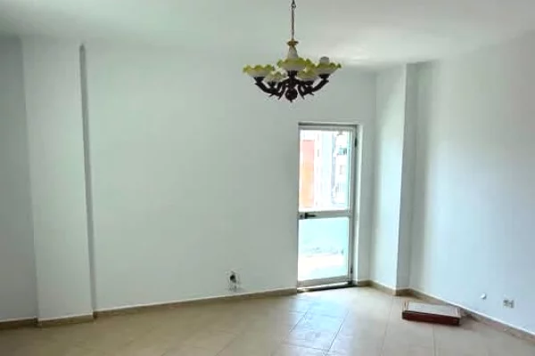 Shtepi me qera Apartament ne Tirane, 2+1, Mobilimi Bosh, pa mobiluar, Pagesa 55,000  Leke.