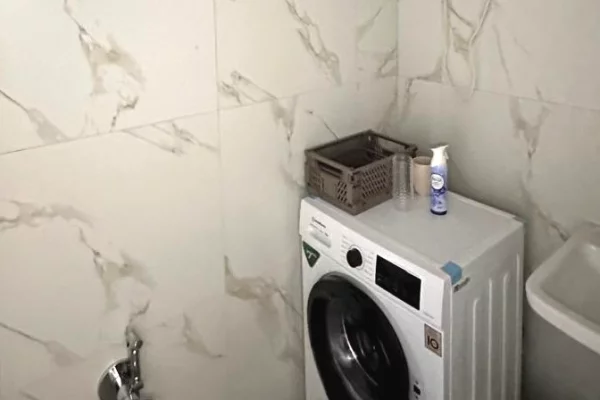 Shtepi me qera Apartament ne Tirane, 2+1, Mobilimi E mobiluar, Pagesa 1,000  Euro.