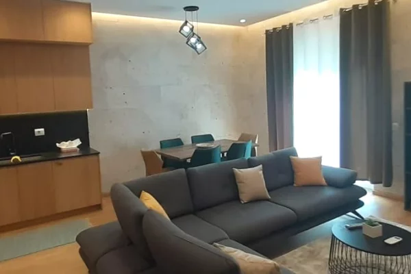 Shtepi me qera Apartament ne Tirane, 2+1, Mobilimi E mobiluar, Pagesa 1,100  Euro.