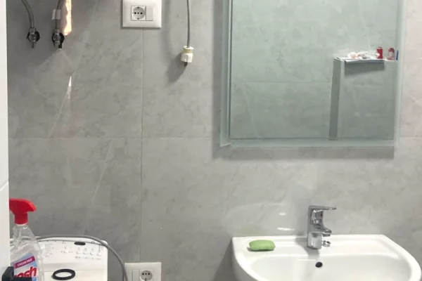 Shtepi me qera Apartament ne Tirane, 2+1, Mobilimi E mobiluar, Pagesa 800  Euro.