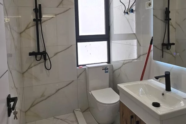 Shtepi ne shitje Apartament ne Tirane, 2+1, Mobilimi E mobiluar, Pagesa 23,500,000  Leke.