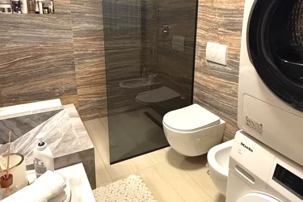 Shtepi ne shitje Apartament ne Tirane, 2+1, Mobilimi E mobiluar, Pagesa 320,000  Euro.