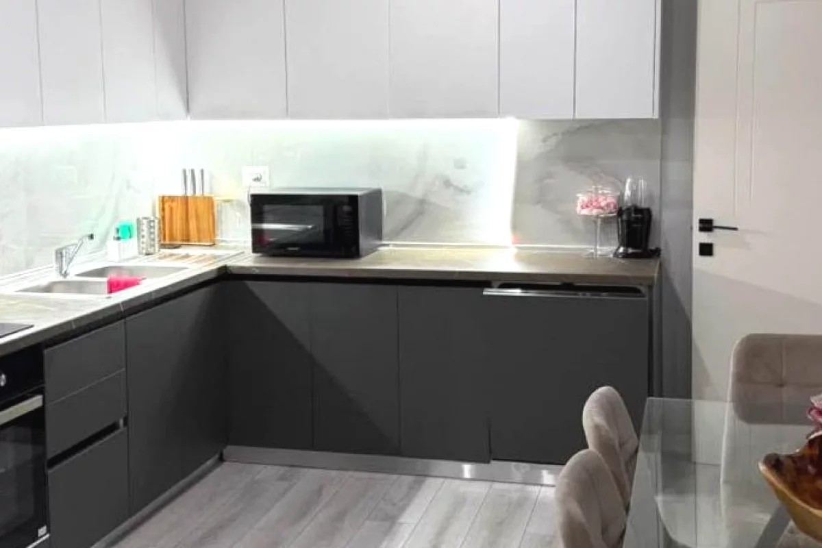 Shtepi ne shitje Apartament ne Tirane, 1+1, Mobilimi E mobiluar, Pagesa 185,000  Euro.