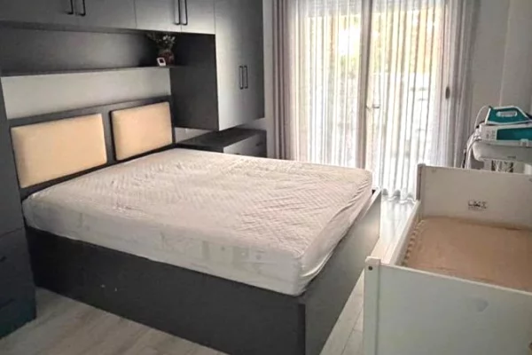 Shtepi ne shitje Apartament ne Tirane, 1+1, Mobilimi E mobiluar, Pagesa 185,000  Euro.