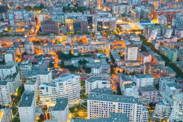 Shtepi ne shitje Apartament ne Tirane, 2+1, Mobilimi Bosh, pa mobiluar, Pagesa 190,000  Euro.