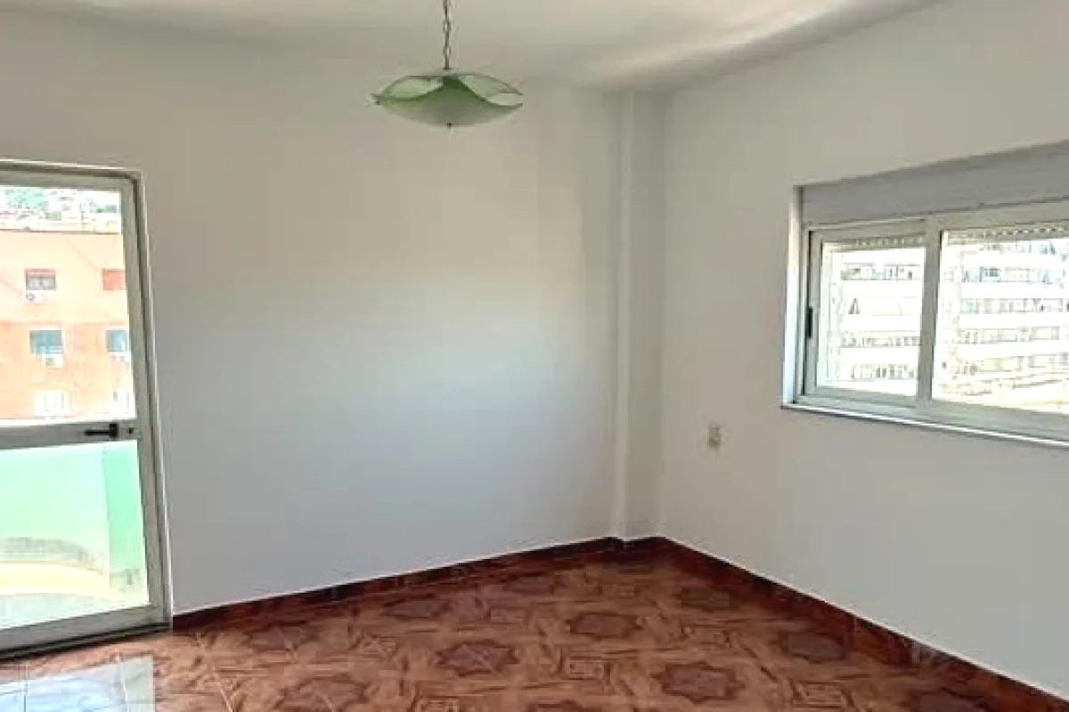 Shtepi me qera Apartament ne Tirane, 2+1, Mobilimi Bosh, pa mobiluar, Pagesa 55,000  Leke.