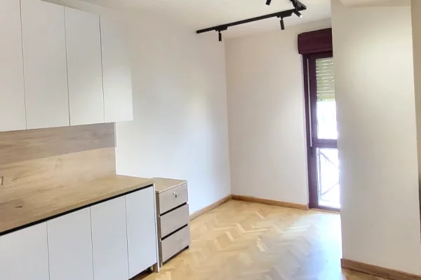 🏢 JEPET ME QIRA – ZYRE NE QENDER 