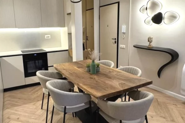 Shtepi ne shitje Apartament ne Tirane, 2+1, Mobilimi E mobiluar, Pagesa 410,000  Euro.