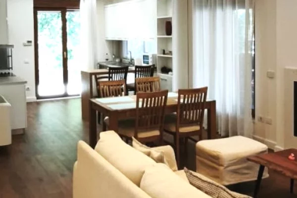Shtepi me qera 3+1 ne Tirane - 2,000 Euro