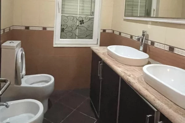Shtepi ne shitje Vila Luksoze ne Tirane, 6+1, Mobilimi Pjeserisht e mobiluar, Pagesa 76,500,000  Leke.