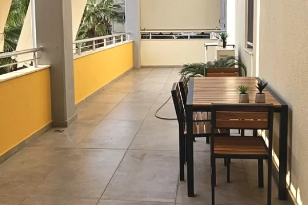 Shtepi me qera Apartament ne Tirane, 3+1, Mobilimi E mobiluar, Pagesa 100  Euro.