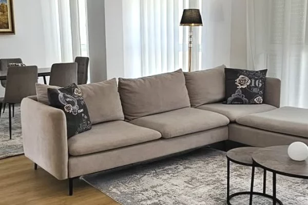 Shtepi me qera Vila Luksoze ne Tirane, 3+1, Mobilimi E mobiluar, Pagesa 1,500  Euro.