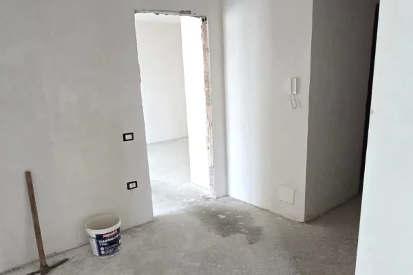 Shtepi ne shitje Apartament ne Tirane, 3+1, Mobilimi Bosh, pa mobiluar, Pagesa 277,500  Euro.