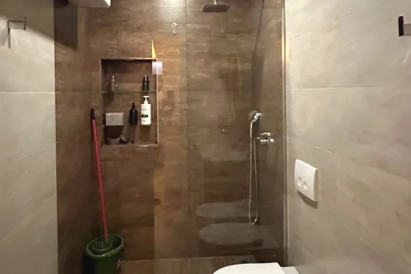 Shtepi me qera Apartament ne Tirane, 2+1, Mobilimi E mobiluar, Pagesa 900  Euro.