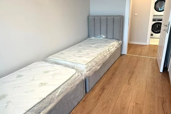 Shtepi me qera Apartament ne Tirane, 2+1, Mobilimi E mobiluar, Pagesa 1,800  Euro.