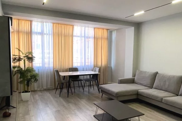 Shtepi ne shitje Apartament ne Tirane, 2+1, Mobilimi E mobiluar, Pagesa 250,000  Euro.