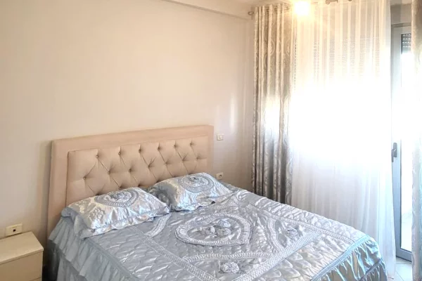 Shtepi ne shitje Apartament ne Tirane, 3+1, Mobilimi E mobiluar, Pagesa 27,500,000  Leke.