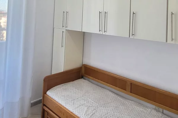 Shtepi ne shitje Apartament ne Tirane, 3+1, Mobilimi E mobiluar, Pagesa 27,500,000  Leke.