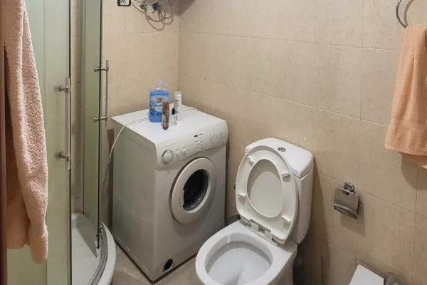 Shtepi ne shitje Apartament ne Tirane, 3+1, Mobilimi E mobiluar, Pagesa 27,500,000  Leke.