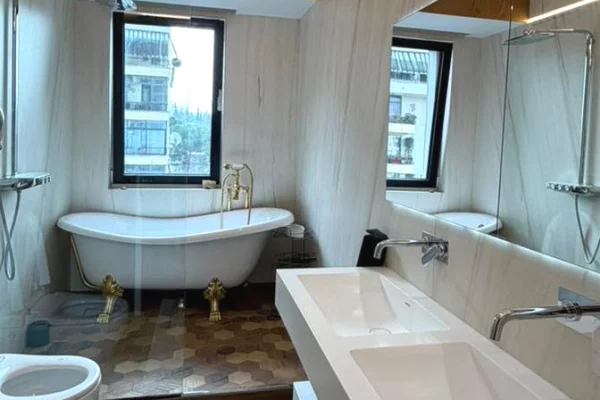Shtepi me qera Apartament ne Tirane, 2+1, Mobilimi E mobiluar, Pagesa 3,000  Euro.