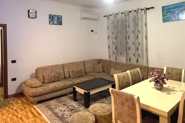 Shtepi me qera Apartament ne Tirane, 2+1, Mobilimi E mobiluar, Pagesa 50,000  Leke.