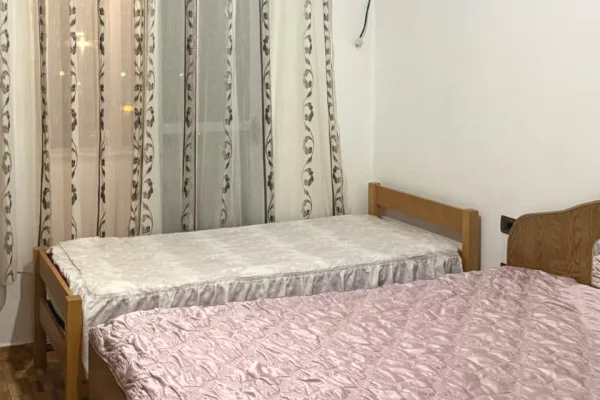 Shtepi me qera Apartament ne Tirane, 2+1, Mobilimi E mobiluar, Pagesa 50,000  Leke.