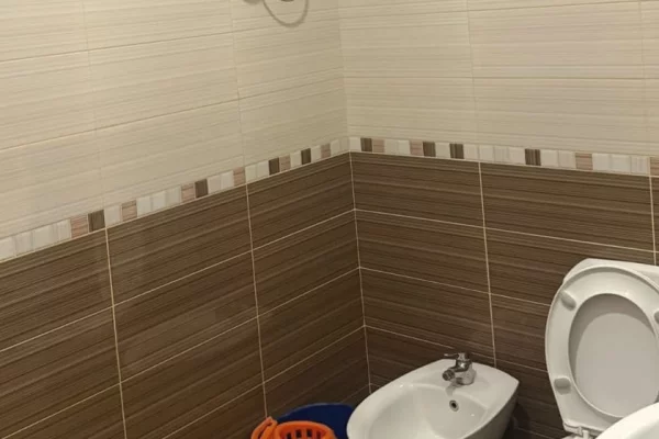Shtepi me qera Apartament ne Tirane, 2+1, Mobilimi E mobiluar, Pagesa 50,000  Leke.