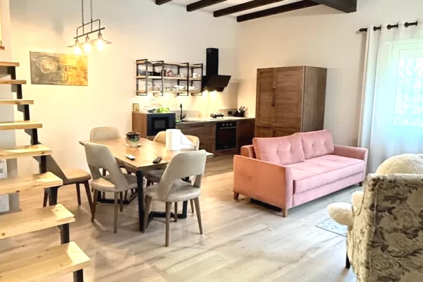 Shtepi me qera 2+1 ne Tirane - 150,000 Leke