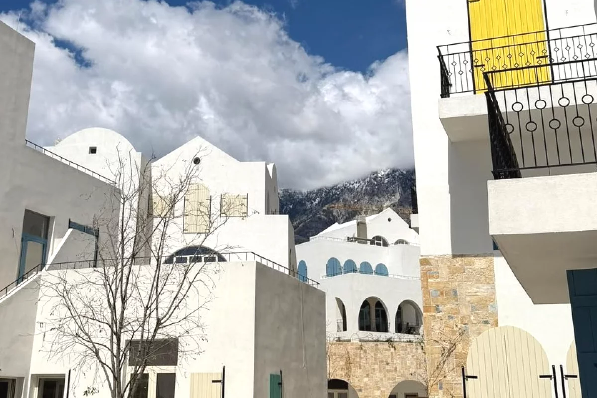 Shtepi ne shitje Apartament ne Himare, 2+1, Mobilimi Bosh, pa mobiluar, Pagesa 368,200  Euro.
