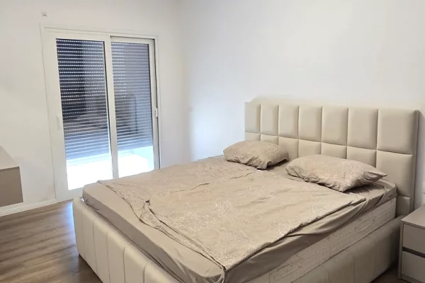 Shtepi me qera Apartament ne Tirane, 2+1, Mobilimi E mobiluar, Pagesa 1,000  Euro.