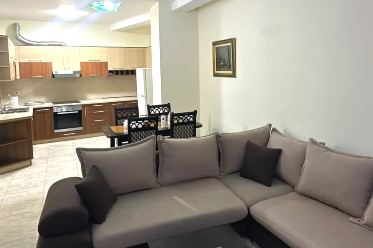 Shtepi me qera Apartament ne Tirane, 2+1, Mobilimi E mobiluar, Pagesa 700  Euro.
